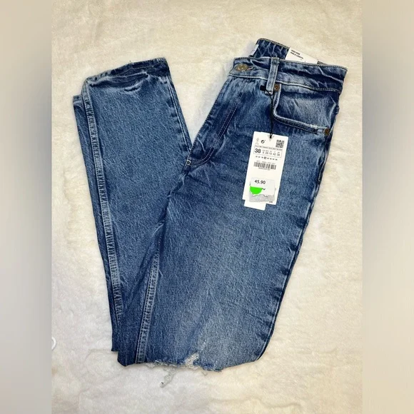 RIPPED SLIM ZARA JEANS size 6 US-light stretch fabric. High rise. Ripped detail. - Picture 7 of 8